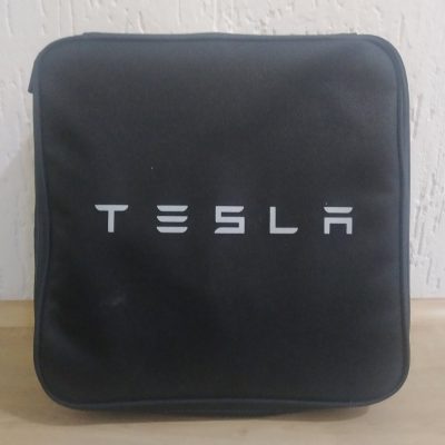 Зарядное устройство на Tesla Model 3